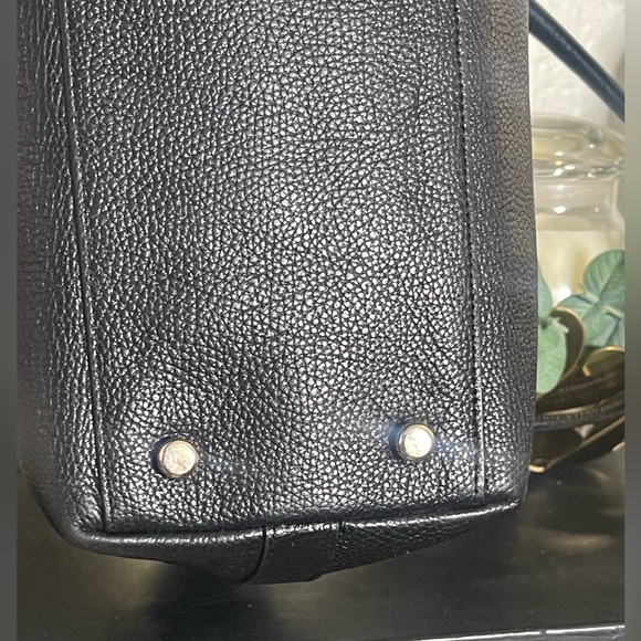 COACH TOTE, TYLER PEBBLE LEATHER, BLACK & GOLD, CROSSBODY, UNBRANDED CHAIN - Picture 12 of 15